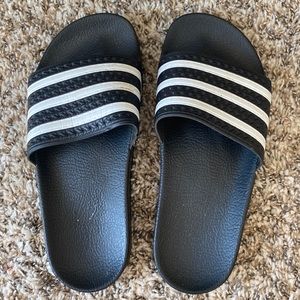 adidas slides size 6 unisex. Black.